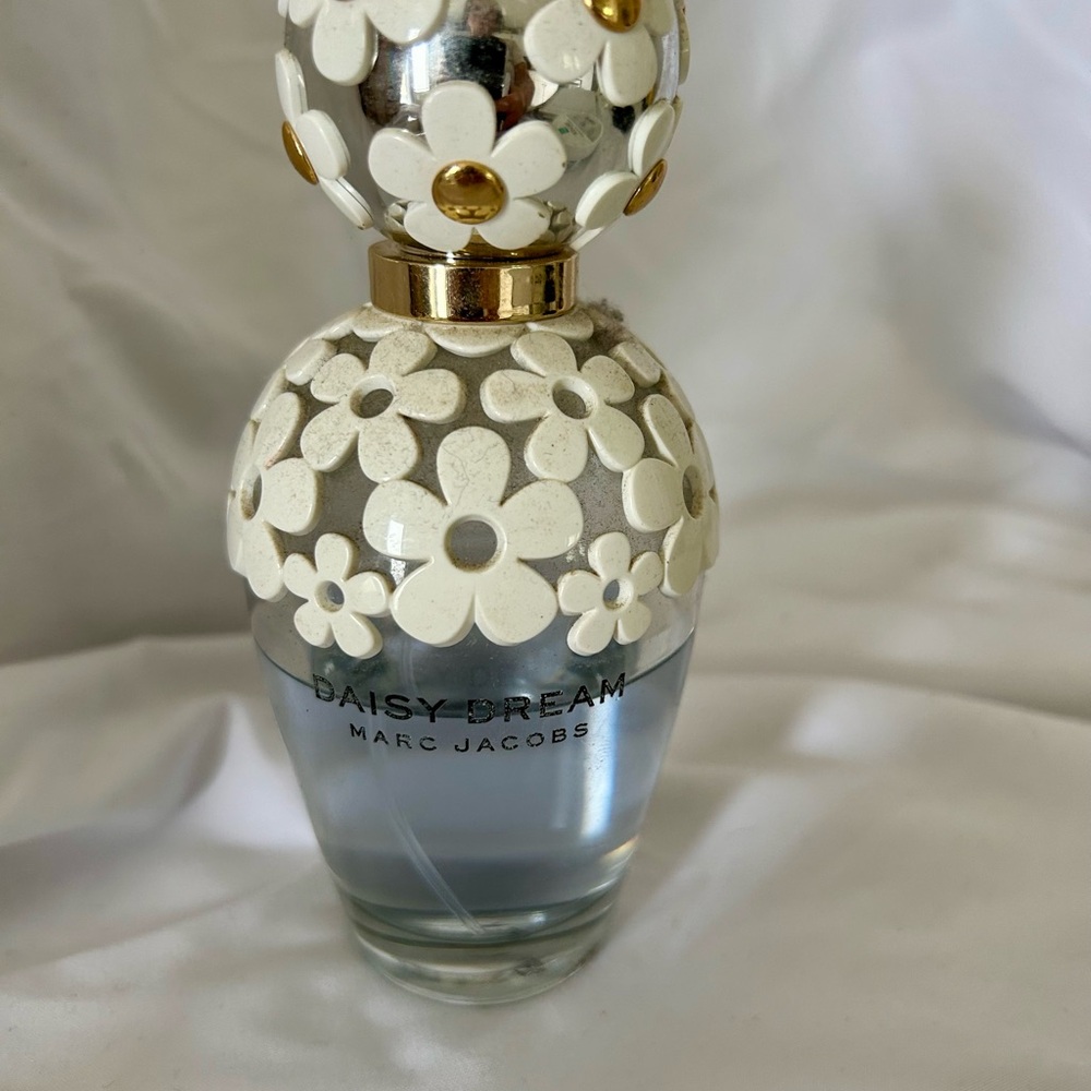 Marc Jacobs Daisy Dream Perfume - White and Gold